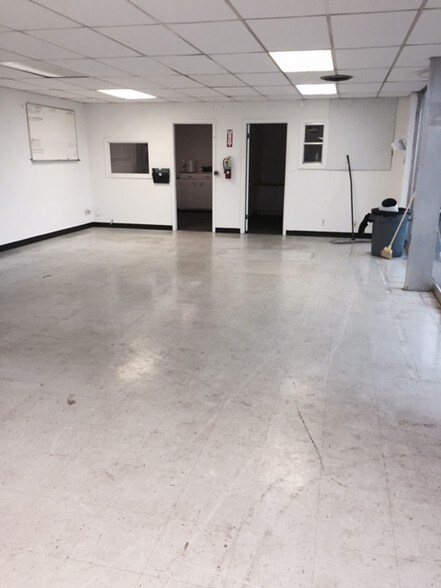 More Photos Of 1311 N Main St, Muskogee Warehouse For Sale