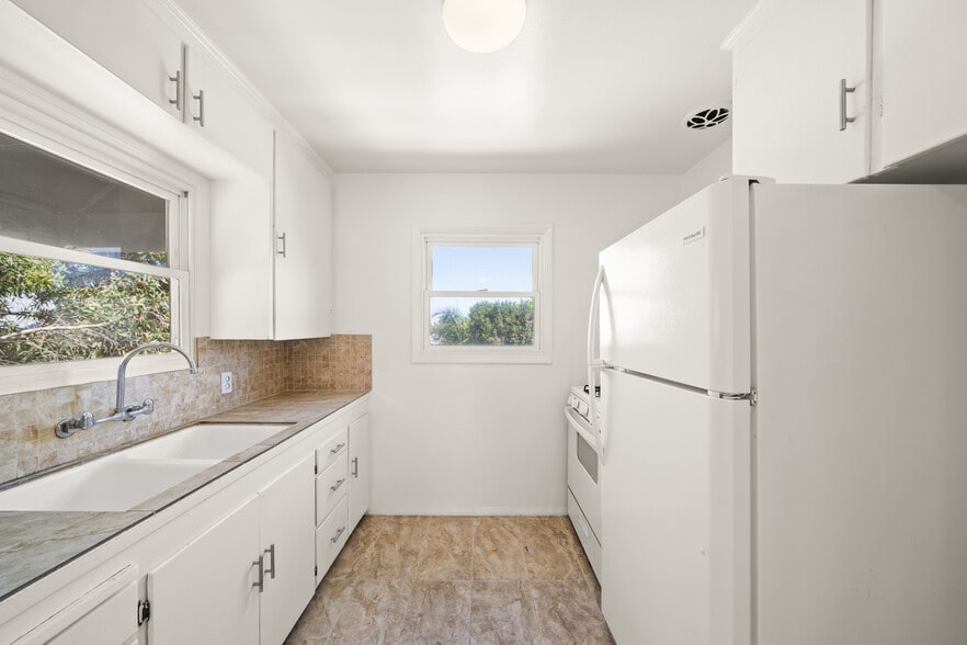 More Photos Of 1136 Linden Ave, Long Beach Apartments For Sale