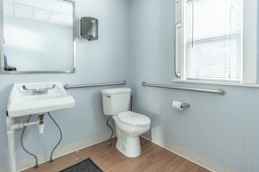 More Photos Of 1104 Washington St, Watertown Office For Sale