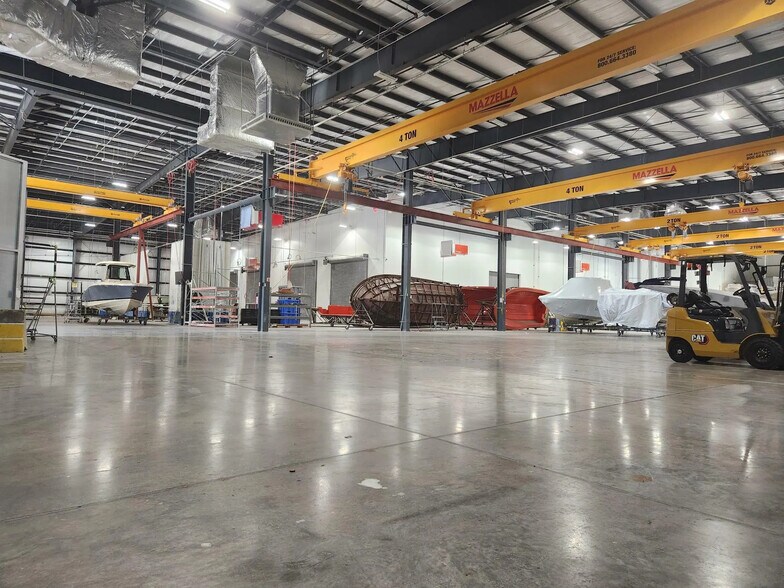 More Photos Of 8161 15th St E, Sarasota Manufacturing For Lease