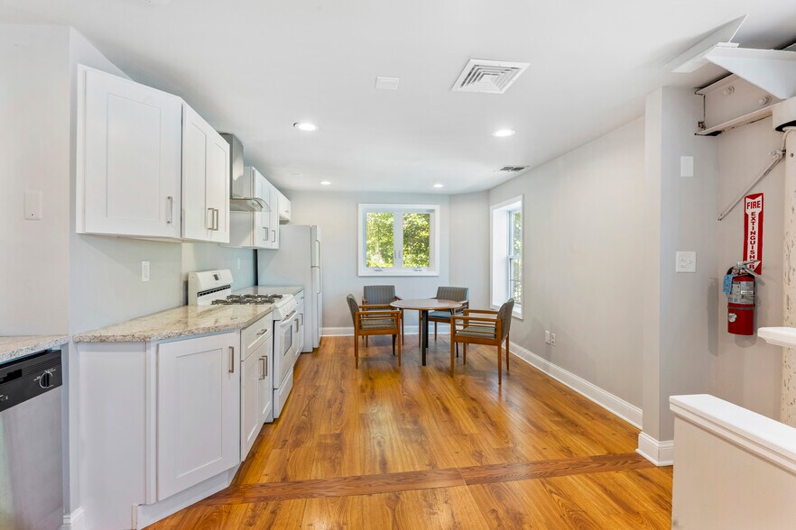 More Photos Of 5 John St, Old Bridge Marina For Sale