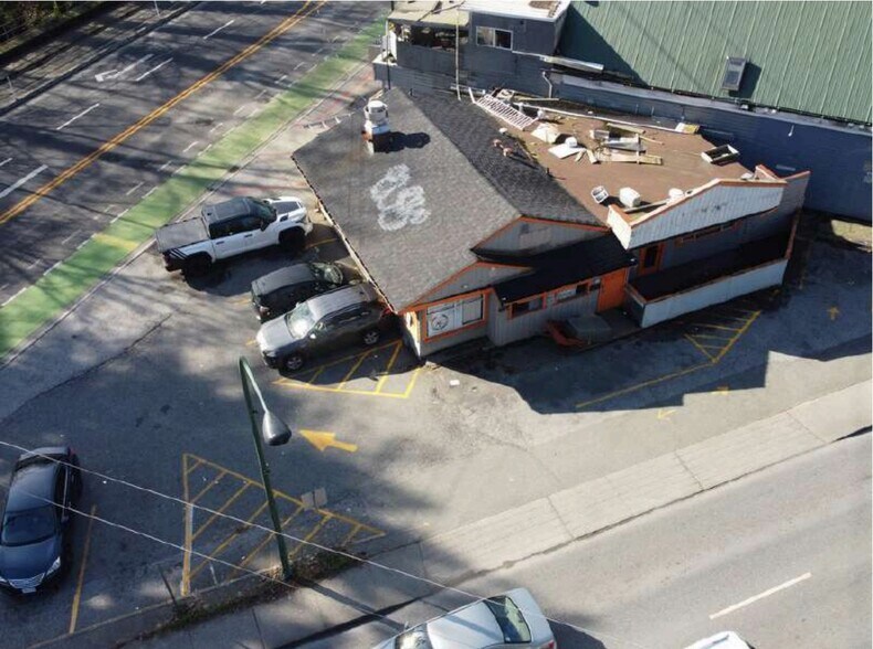 More Photos Of 657 3rd St W, North Vancouver General Retail For Sale