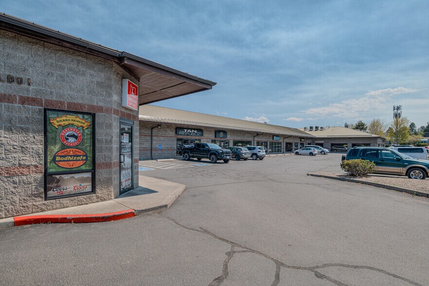 More Photos Of 2570-2680 NE Twin Knolls Dr, Bend Restaurant For Sale