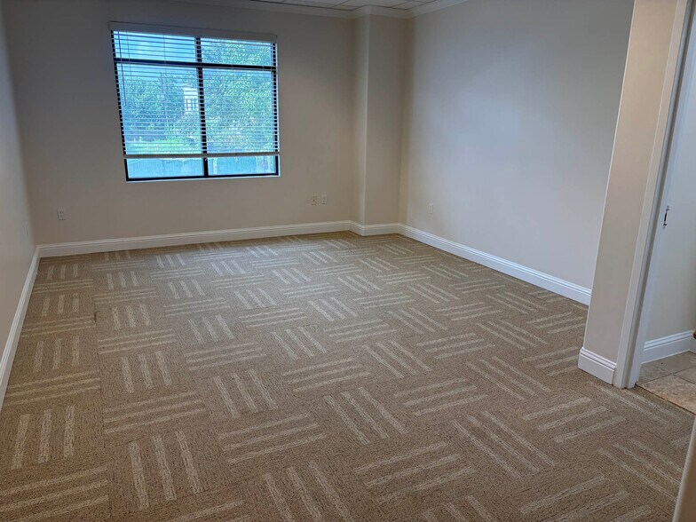 More Photos Of 5902 Winsome Ln, Houston Office Residential For Sale