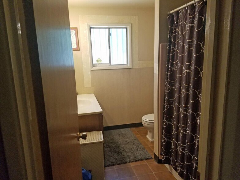 More Photos Of 519 S Riverside Ave, Medford Office Residential For Sale