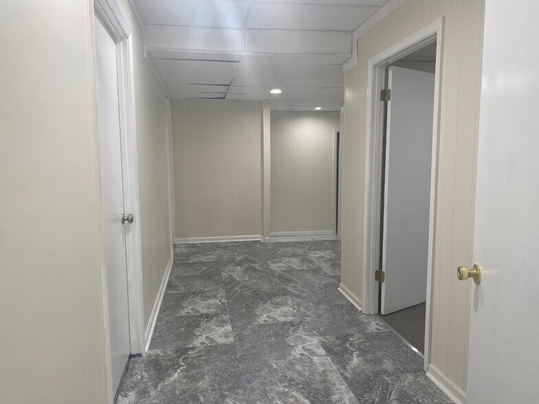 More Photos Of 123 S Laurel St, Springfield Storefront Retail Office For Sale