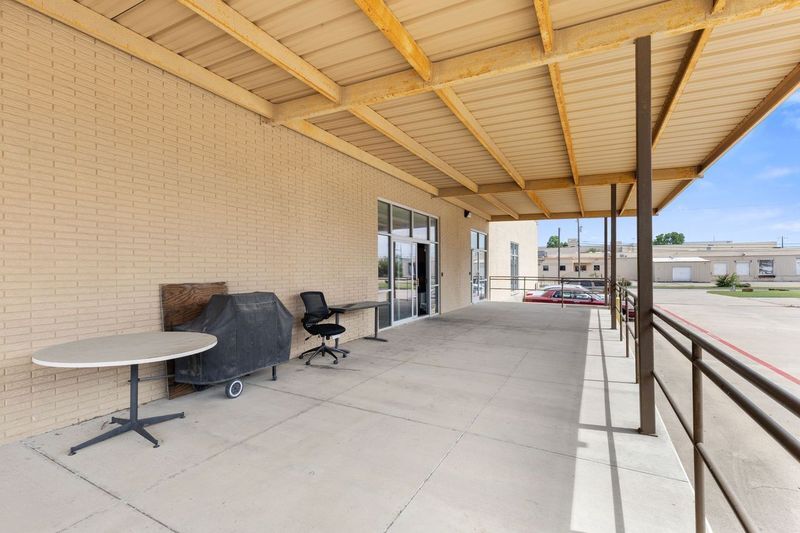 More Photos Of 2747 Oakland Ave, Garland Warehouse For Sale