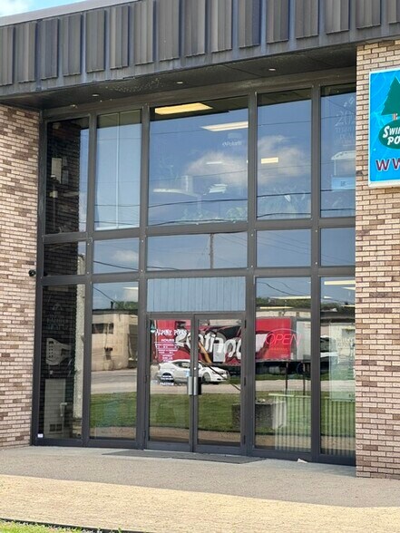 More Photos Of 20644 Us-19, Cranberry Township Warehouse For Lease