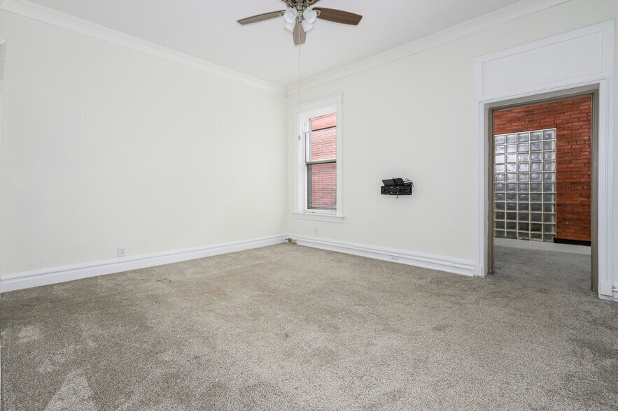 More Photos Of 4374-4382 W Pine Blvd, Saint Louis Office For Sale