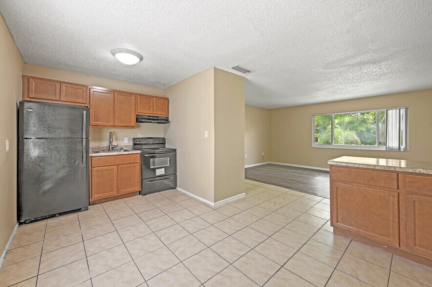 More Photos Of 8372 Beacon Blvd, Fort Myers Apartments For Sale