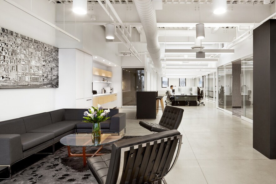 More Photos Of 619-621 Queen St W, Toronto Office For Lease