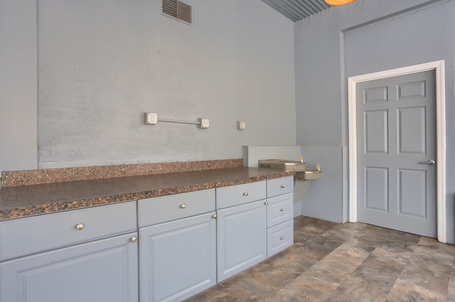 More Photos Of 2608 New Butler Rd, New Castle General Retail For Sale