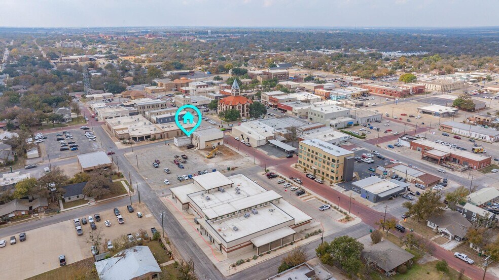 More Photos Of 104 E College St, Stephenville General Retail For Sale