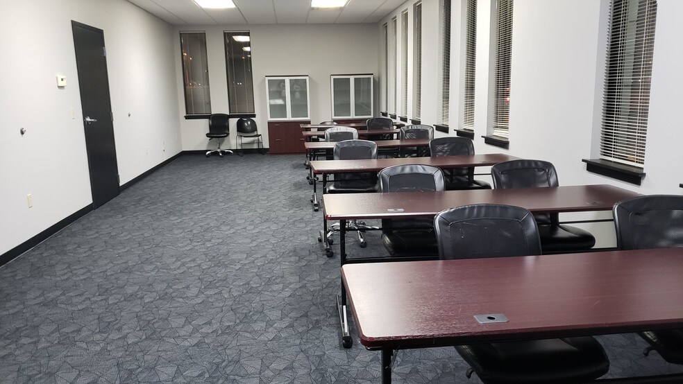 More Photos Of 1000 W Saint Joseph St, Lansing Medical For Lease