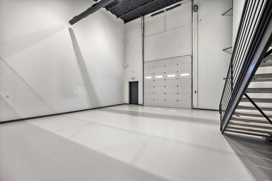 More Photos Of 1229 NW 122nd St, Oklahoma City Light Manufacturing For Sale