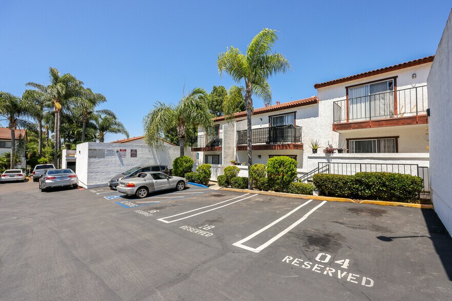 More Photos Of 380 Plymouth Dr, Vista Apartments For Sale