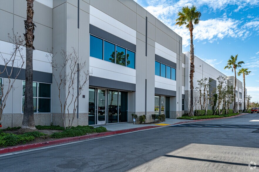 More Photos Of 710 S Dupont Ave, Ontario Warehouse For Lease