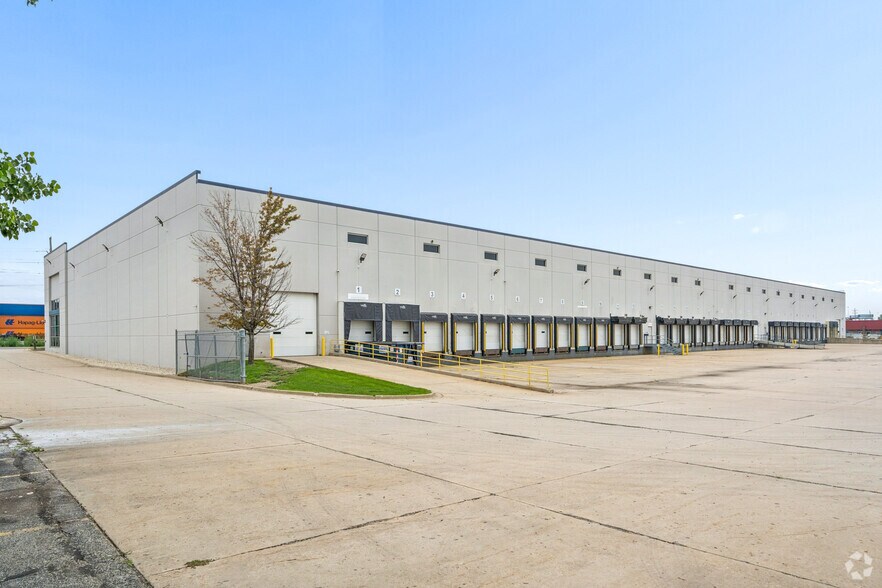 More Photos Of 11101 Franklin Ave, Franklin Park Distribution For Lease
