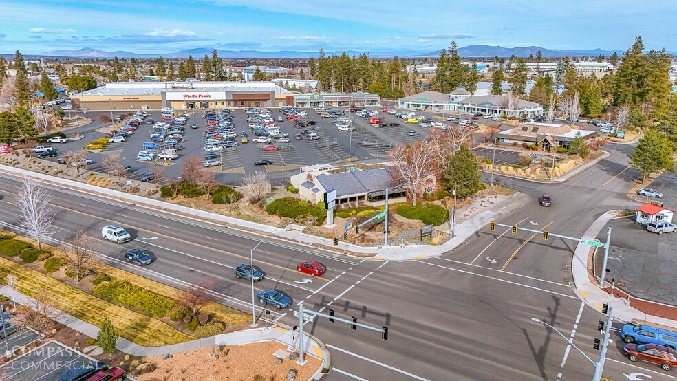 More Photos Of 30 NE Bend River Mall Dr, Bend Restaurant For Lease