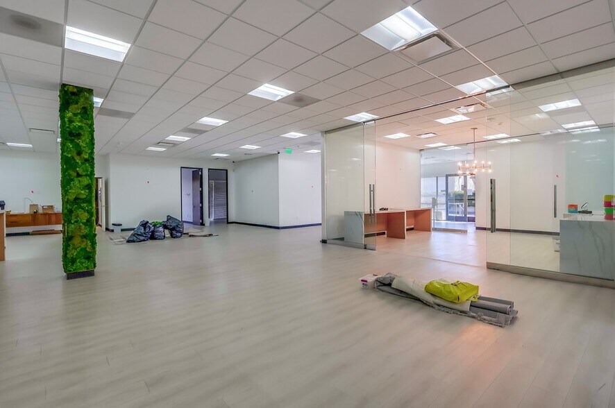 More Photos Of 5947-5951 Variel Ave, Woodland Hills Office For Sale