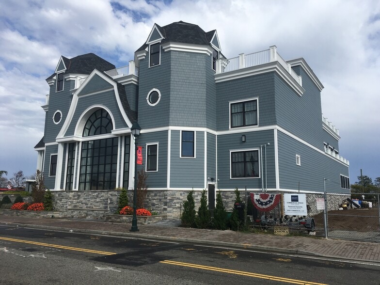 More Photos Of 377 Woodcleft Ave, Freeport Storefront Retail Residential For Sale