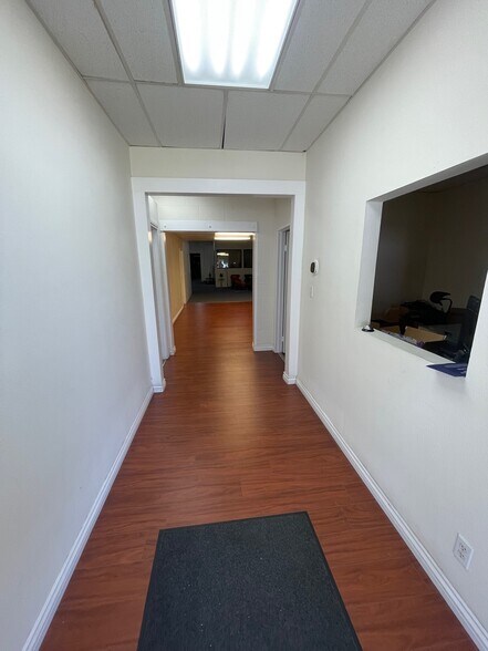 More Photos Of 19410-19420 Business Center Dr, Northridge Warehouse For Lease
