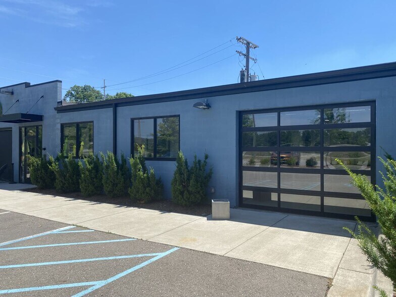 More Photos Of 8080 Grand St, Dexter Auto Repair For Sale