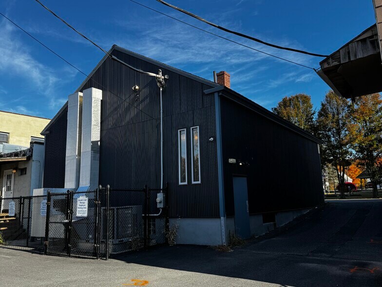 More Photos Of 1372 Main St, Palmer Freestanding For Lease