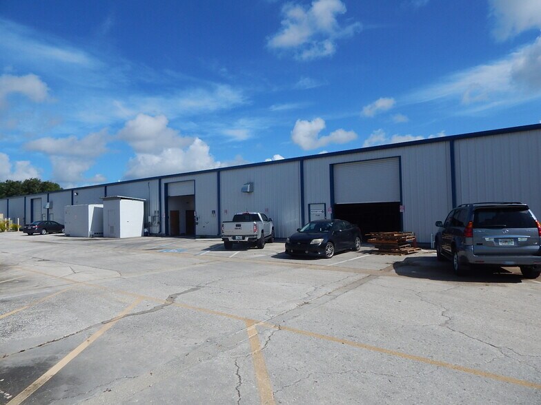 More Photos Of 7140-7176 15th St E, Sarasota Manufacturing For Lease