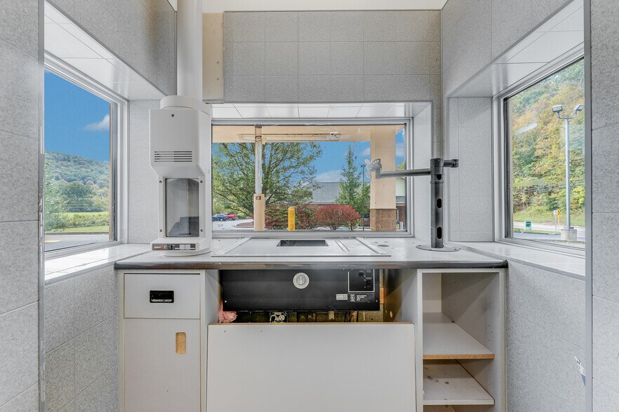 More Photos Of 19254 Seneca Trl, Marlinton Drugstore For Sale