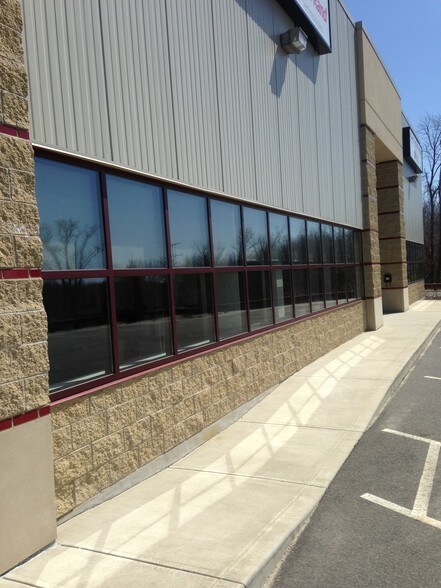 More Photos Of 362 Elm St, Marlborough Light Distribution For Lease