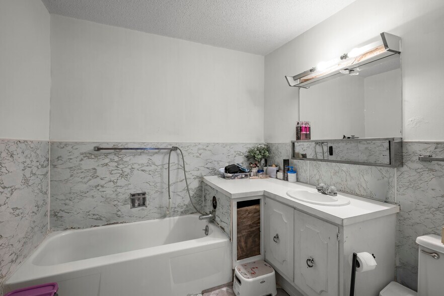 More Photos Of 104-112 Main St, Wanamingo General Retail For Sale