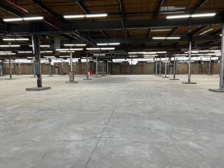 More Photos Of 625 Wortman Ave, Brooklyn Distribution For Lease