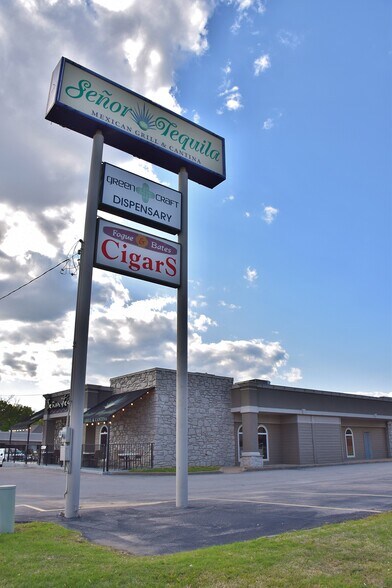 More Photos Of 6915-6971 E 71st St, Tulsa General Retail For Lease