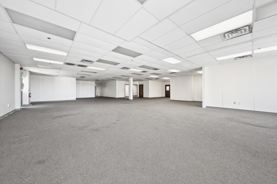 More Photos Of 562 Captain Neville Dr, Waterbury Manufacturing For Lease