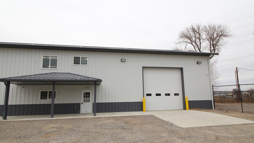 More Photos Of 1415 E Railroad St, Laurel Warehouse For Lease