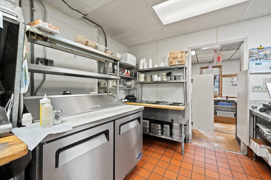 More Photos Of 6290 S Martin Rd, New Berlin Restaurant For Sale