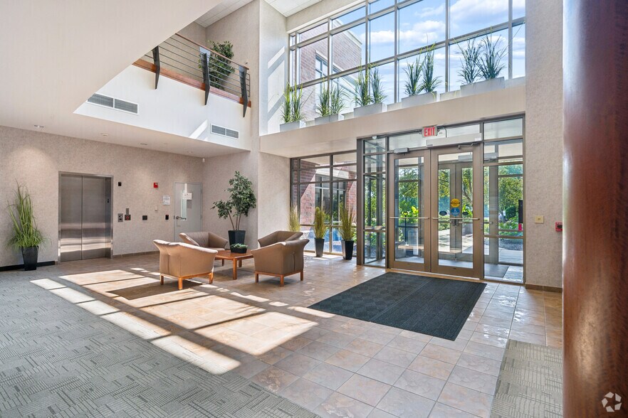 More Photos Of N19W23993 Ridgeview Pky, Waukesha Office For Sale