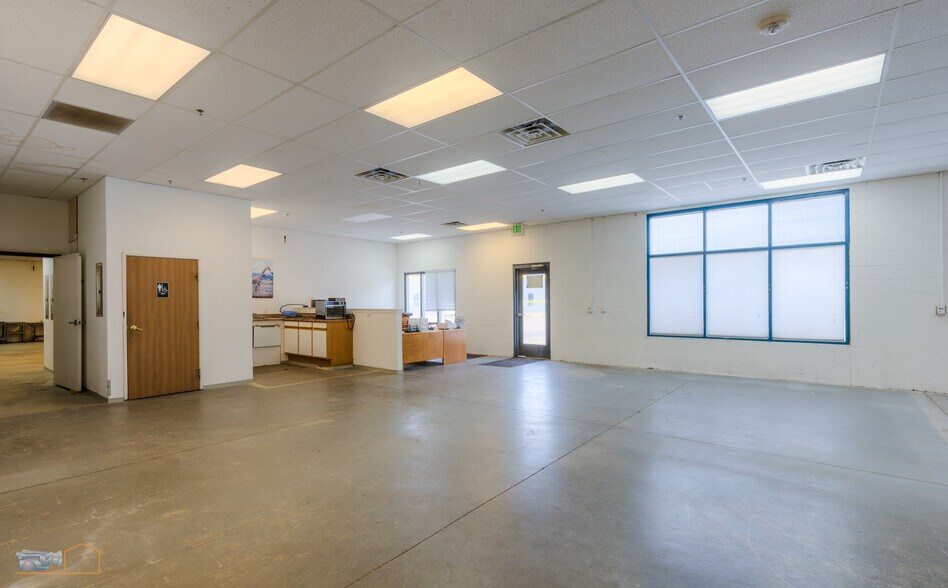 More Photos Of 1243 S Sherman Dr, Longmont Warehouse For Lease