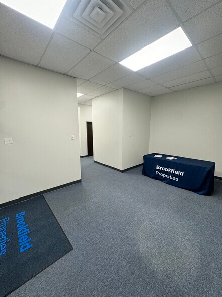 More Photos Of 9841-9879 Chartwell Dr, Dallas Distribution For Lease