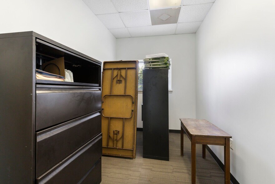 More Photos Of 13568 Oil Field Rd, Conroe Office Residential For Lease