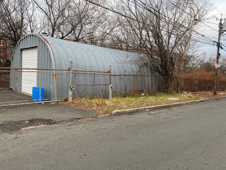 More Photos Of 164-168 Manchester pl, Newark Distribution For Lease