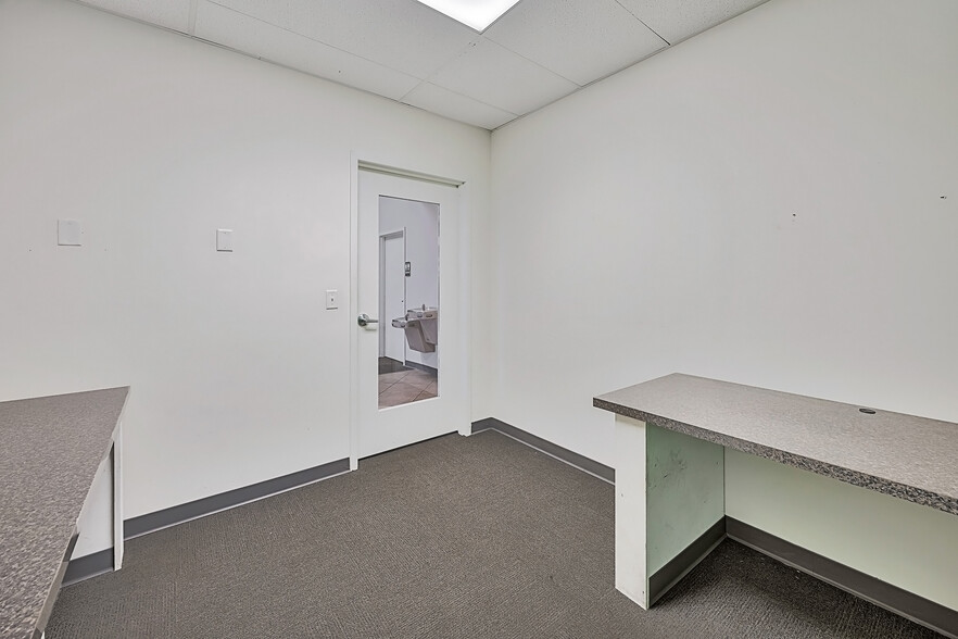 More Photos Of 1035 Vandercar Dr, Florence General Retail For Lease