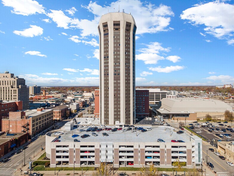 Primary Photo Of 700 E Adams St, Springfield Hotel For Sale