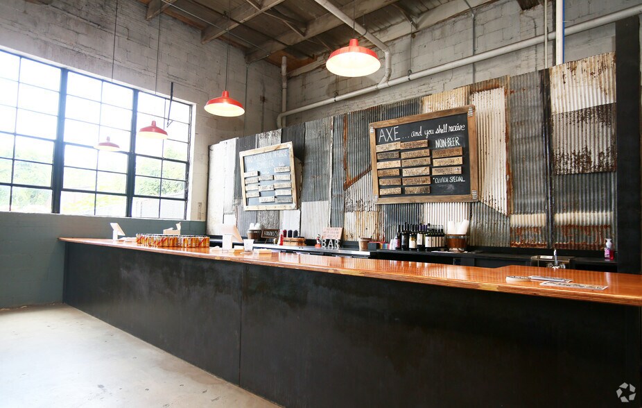 More Photos Of 101 N Haven St, Baltimore Showroom For Lease