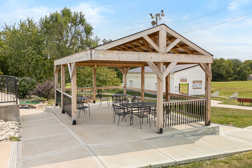 More Photos Of 6480 SE Highway 169, Saint Joseph Sports And Entertainment For Sale