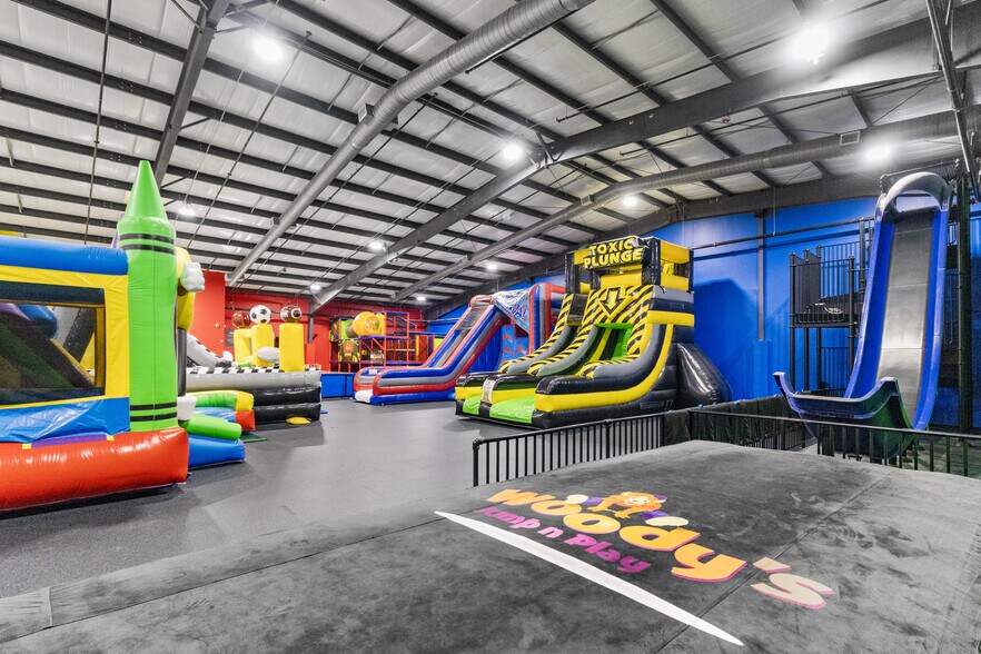 More Photos Of 585 Willow ln, McDonough Sports And Entertainment For Sale