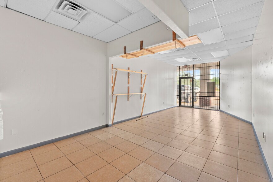 More Photos Of 301 Vista Rd, Pasadena Storefront For Lease