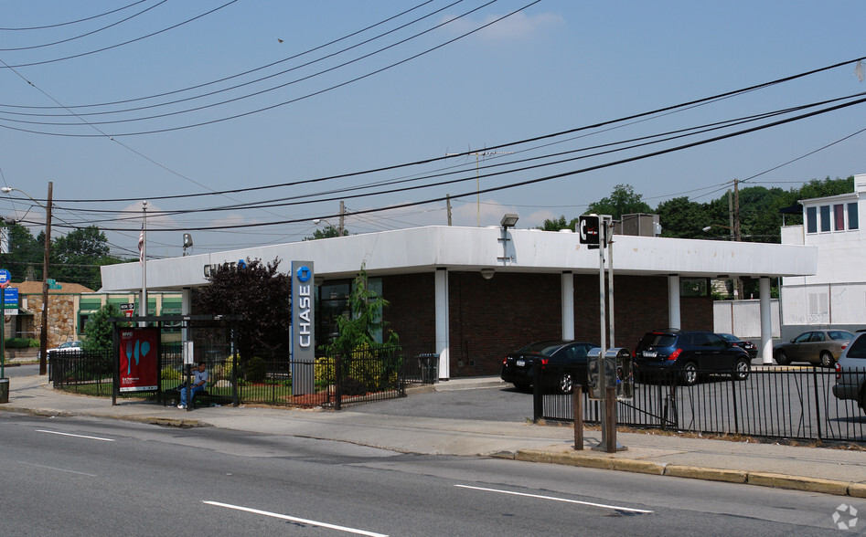 Primary Photo Of 1151 Hylan Blvd, Staten Island Bank For Lease