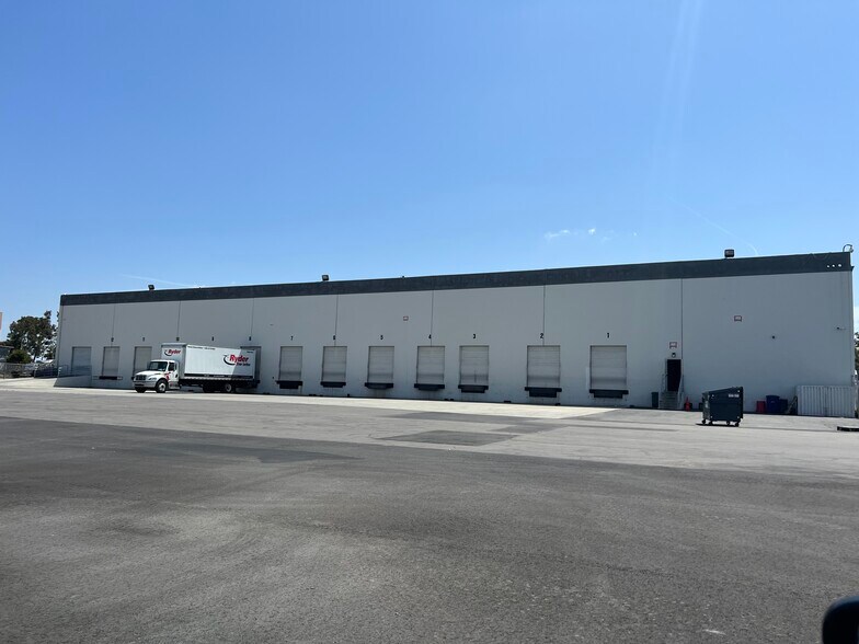 More Photos Of 5600-5640 Knott Ave, Buena Park Warehouse For Lease